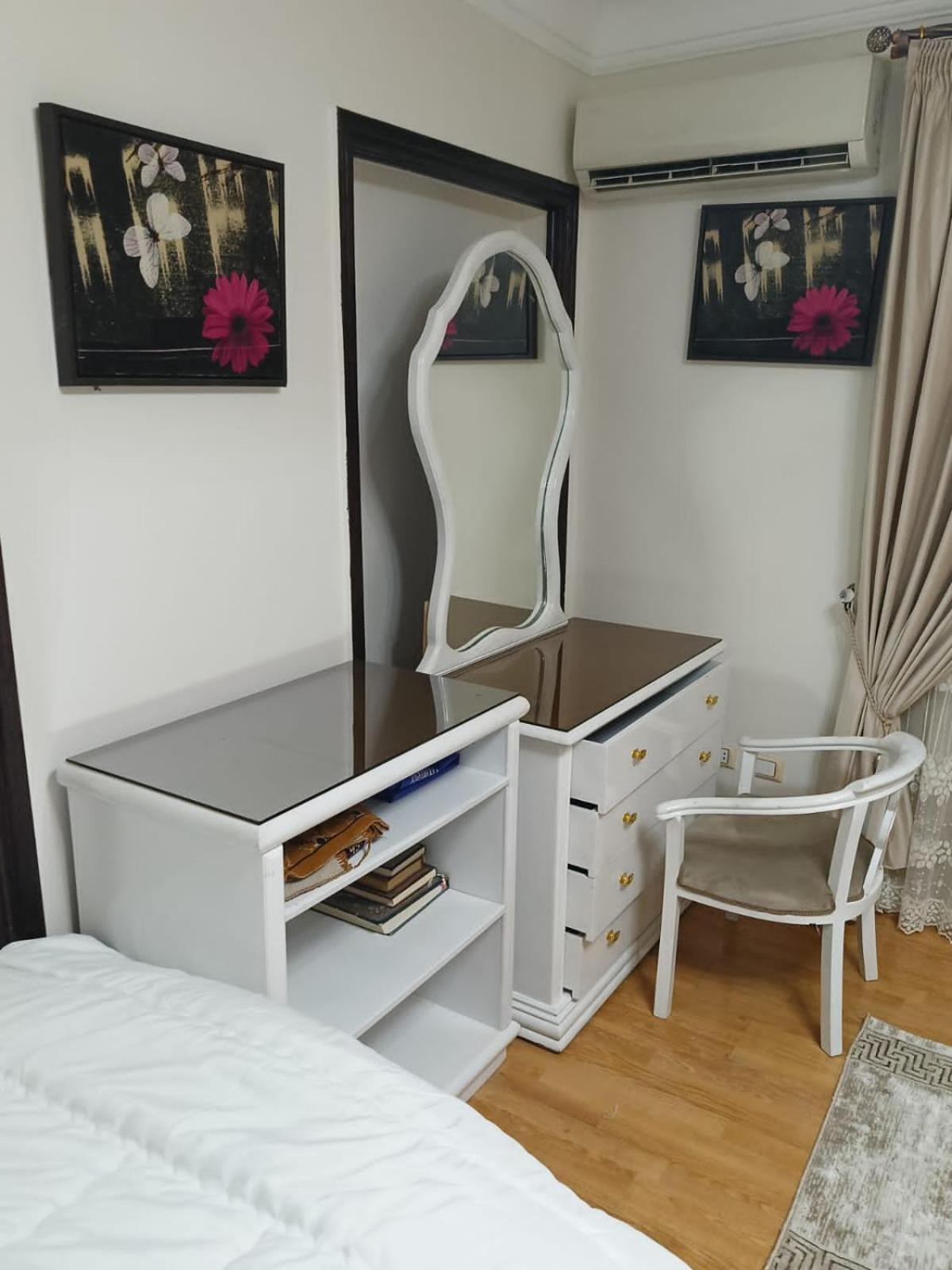 المنيل Apartment *